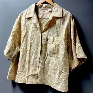 Levi’s Woman’s button up shirt